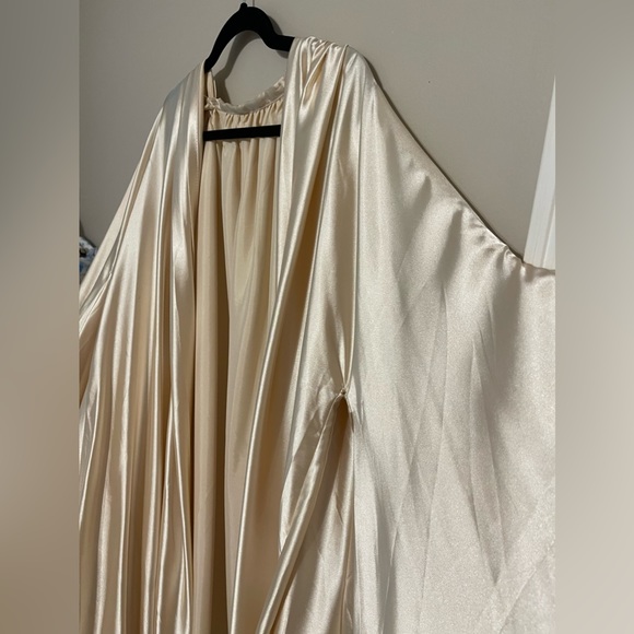 Elegant Cream Women's Robe - Picture 2 of 4